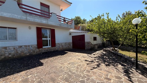 Villa Panoramica In Buone Condizioni Con Trullo Comunicante.